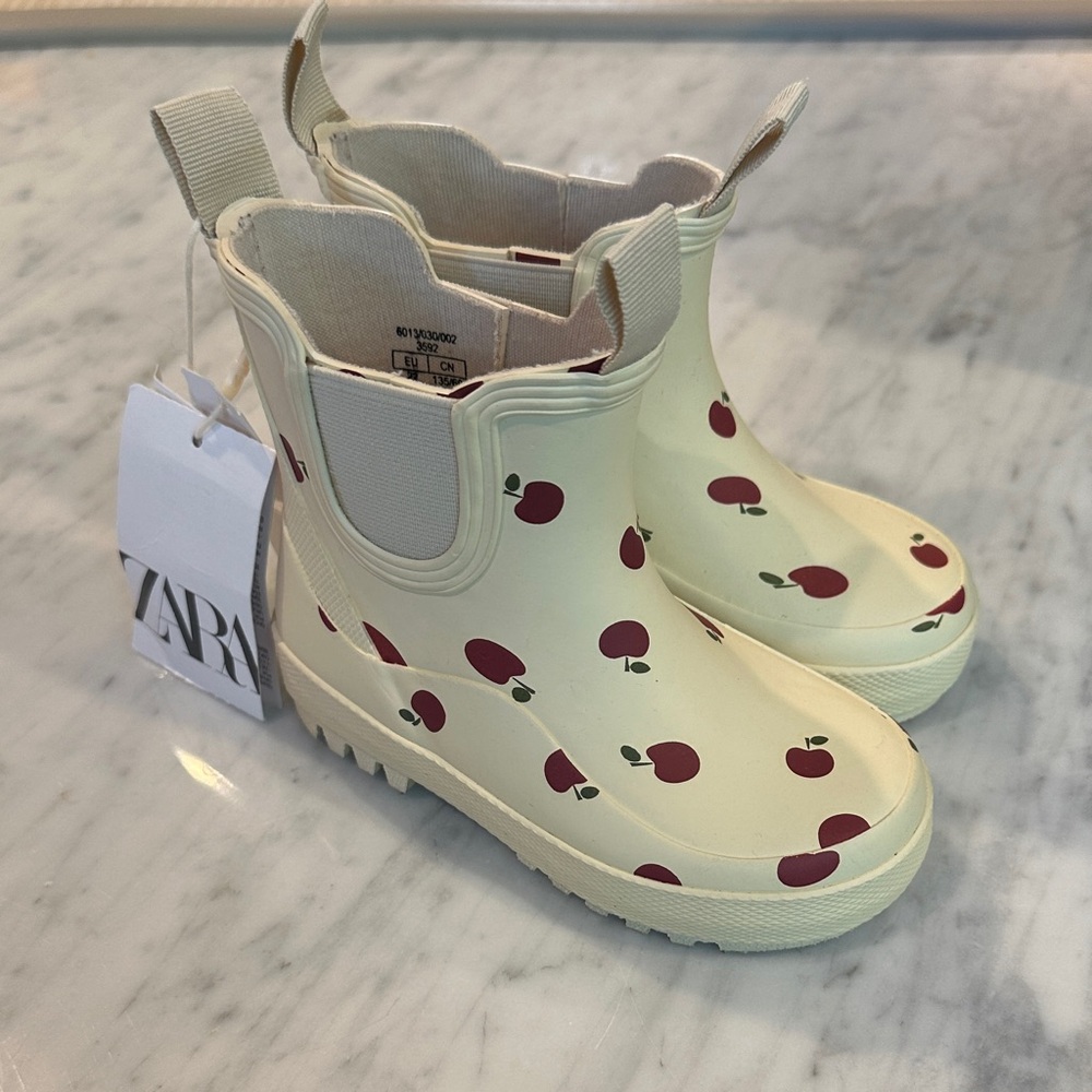 Zara Girls Cream Boots with Red Apple Design 6.5